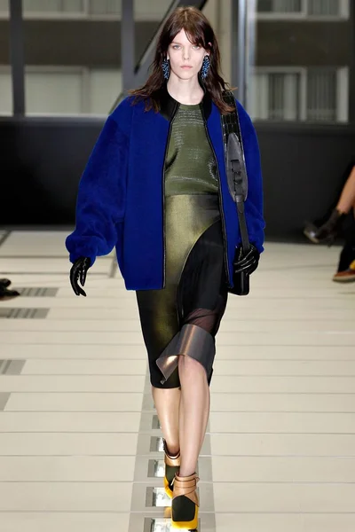 Look 10